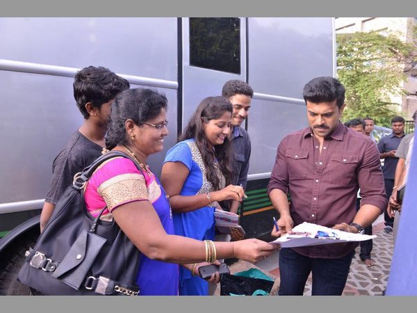 అంచనాలు భారీగా