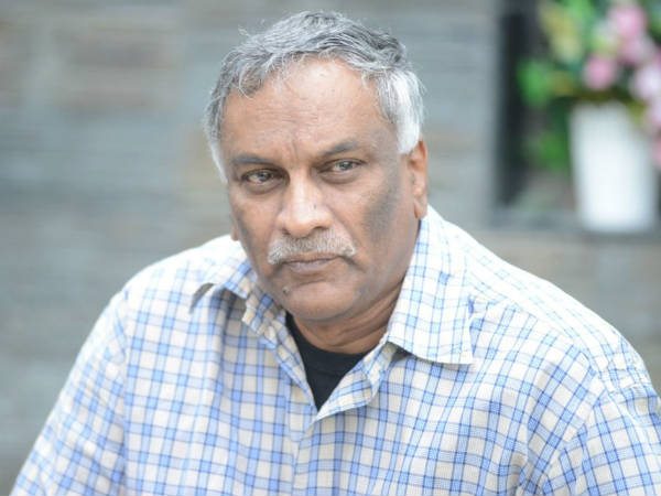 కత్తులతో దాడులా? :