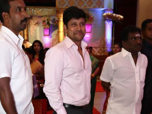 ఆశ్వీరదించారు