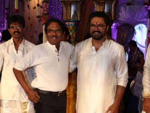 దర్శకుడు