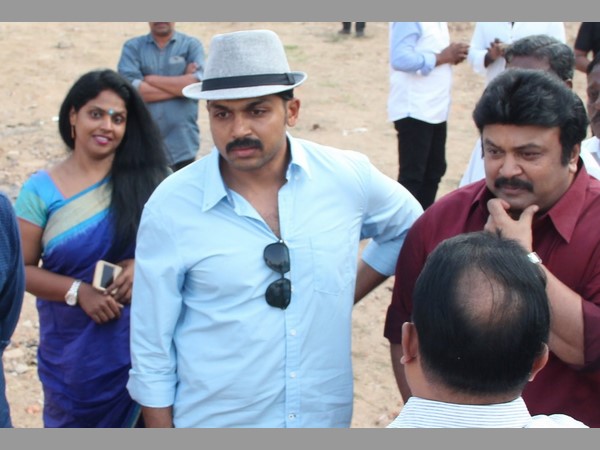 రెండు దర్బార్‌ సెట్‌లు