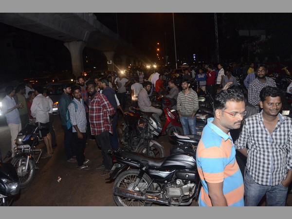 రోడ్ల మీదే..