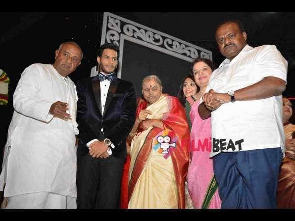 దర్శక నిర్మాతల ఆందోలన : 