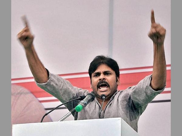 ఖాళీ ఎక్కువై పాలిటిక్స్ లోకి వచ్చాడు: 