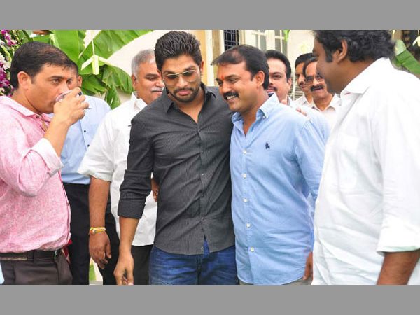 నిర్మాతల దగ్గర కూడా కథ విషయం లో మార్పులు చేయతమో