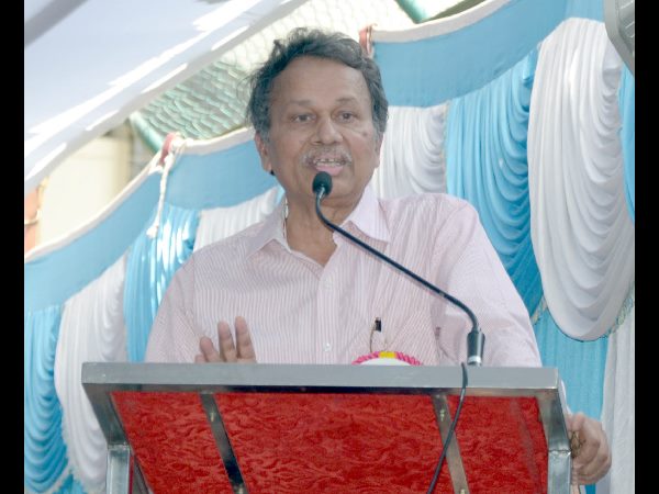 మాతృభాష తెలుగు అయినా జీవన భాష కన్నడ అని గర్వంగా చెప్పారు