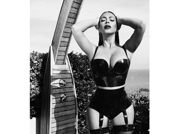  న్యూడ్ సెల్ఫీ అంటే ఇలాగే ఉంటుంది