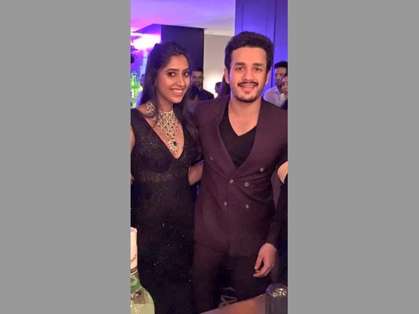 లవ్ బాంబు పేల్చాడు