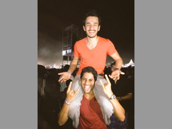 అఖిల్ లవ్ విషయం: 