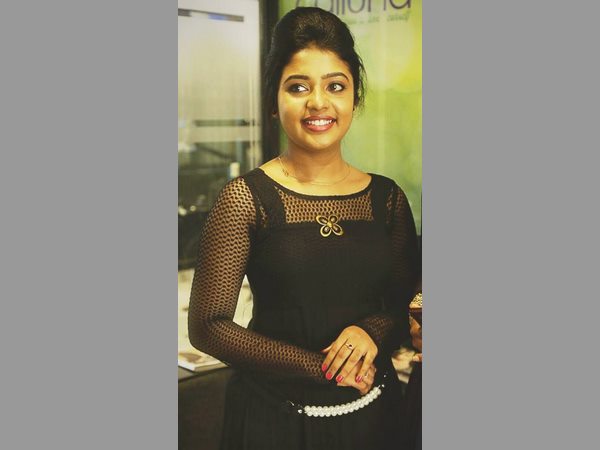 మెసేజ్ లు వస్తూంటే