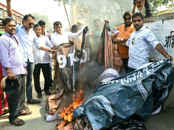  పోస్టర్లు తగలబెట్టారు