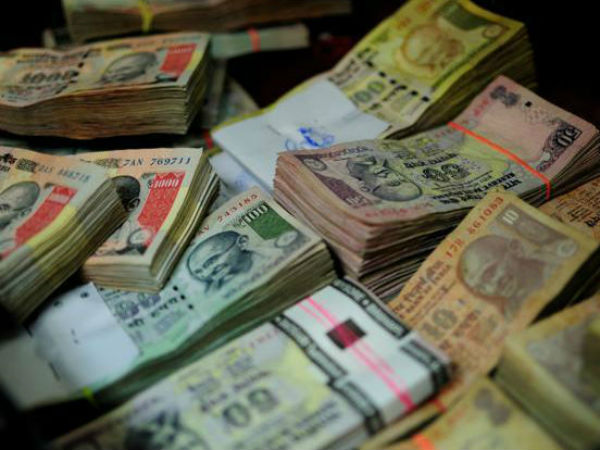 నిర్మాత ఆఫీస్ లో బస్తాలతో డబ్బు