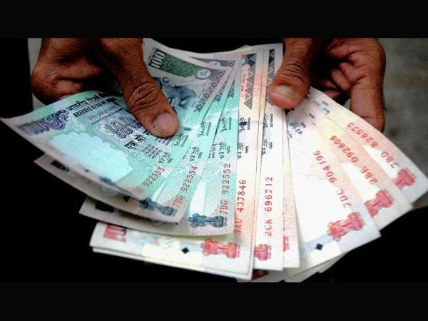 రోజు చేతులు మారుతుంది