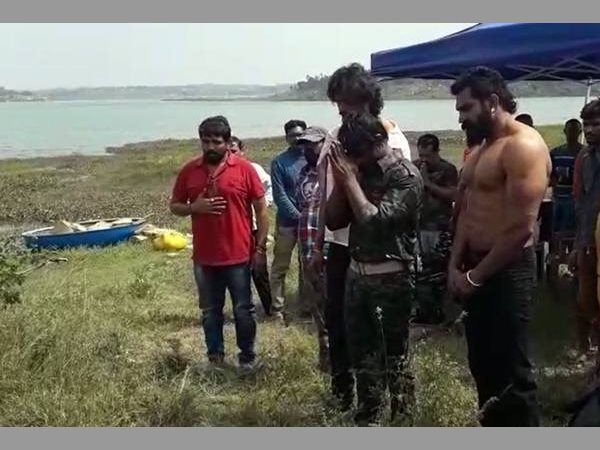 గాలిస్తూనే ఉన్నారు: 