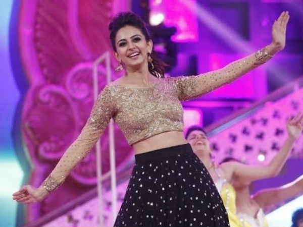 హీరోయిన్లతో డాన్సులు