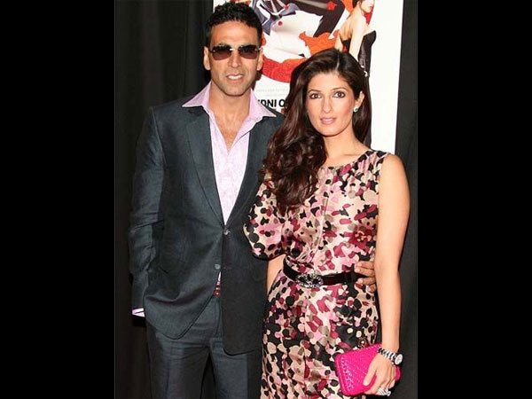 ఆమె బ్యాక్ కు ఆక్యుప్రెషర్ చేస్తూ