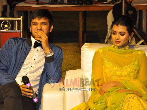 నమ్మించేలాగ