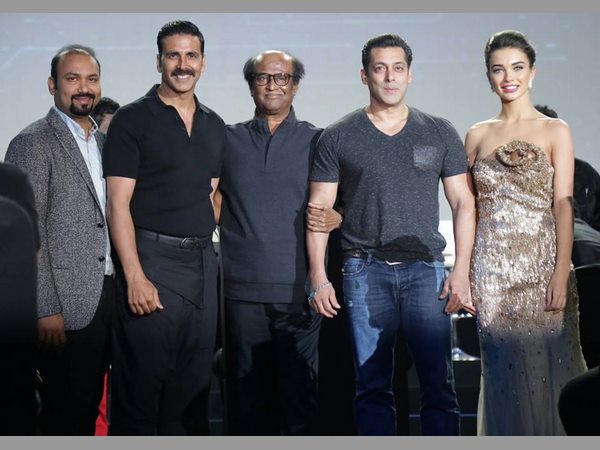 ‘రోబో'-2 లో నేను హీరోని కాదంటూ రజనీ సంచలనం, ఎవరెస్ట్ ని మోస్తున్నానంటూ శంకర్ షాకిస్తూ