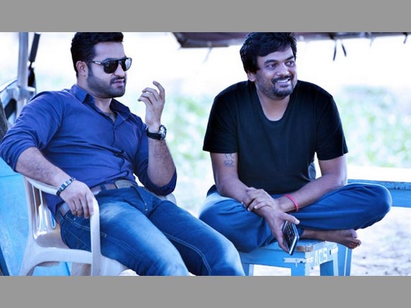 ఎన్టీఆర్-బన్నీ కాంబినేషన్లో..... పూరి భారీ మల్టీ స్టారర్?