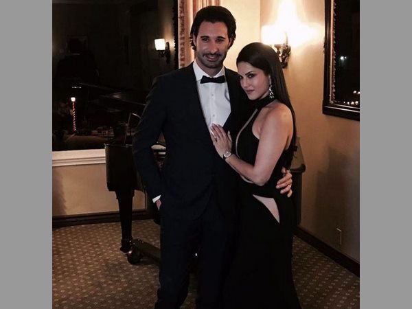 భర్తతో కలిసి