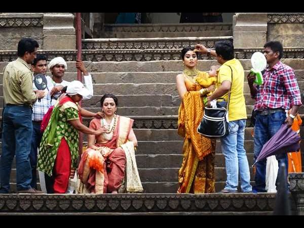  బ్యాక్ గ్రౌండ్ మ్యూజిక్: 