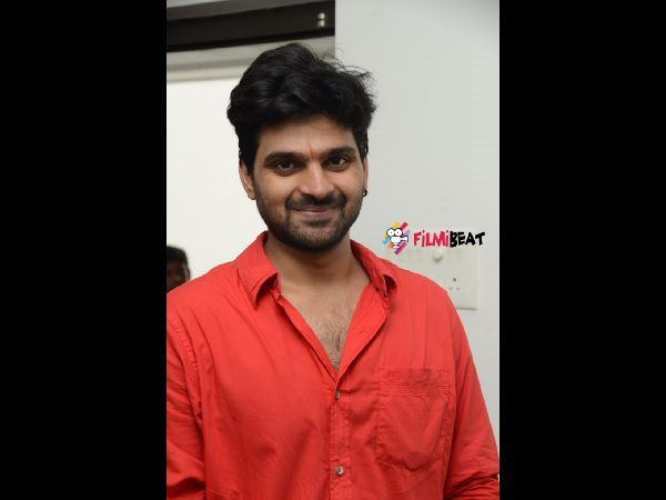  డైరెక్షన్ కోసమే: 