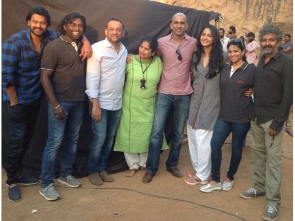  ఈ ప్రయాణం ఒక నరకం, ప్రభాస్ కు ఉన్నంత నమ్మకం ఇంకెవరికీ లేదు: రాజమౌళి ట్వీట్