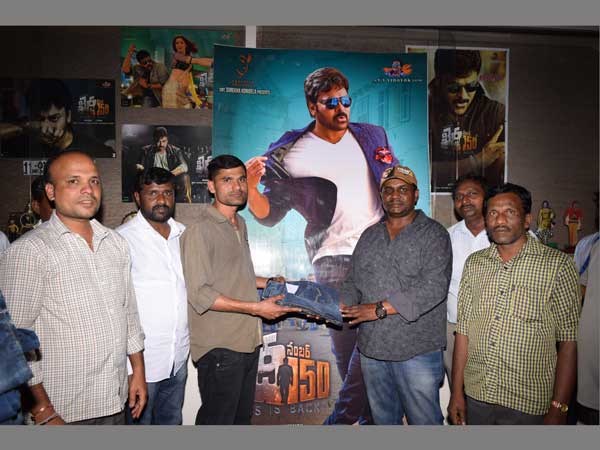 థియేటర్ దగ్గర స్వీట్లు, దుస్తులు పంపిణి