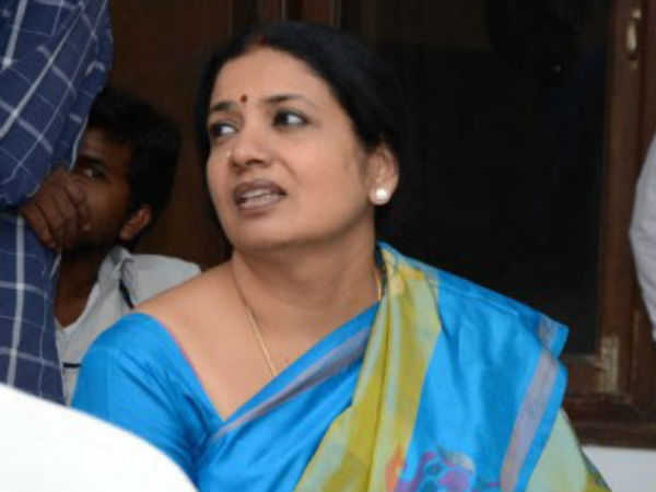  ఎన్టీఆర్ తో అలాంటి డైలాగు చెప్పిస్తారా? జీవిత, సెక్స్ అవసరమే కానీ