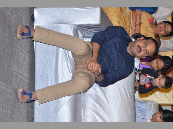 పోటీ పడుతూ..