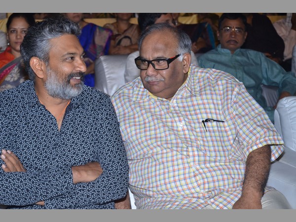 మా నాన్నని పోటీగానే భావిస్తా