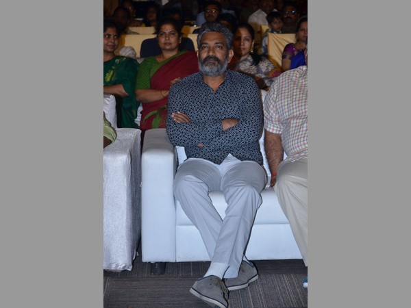 సితారలో పేర్లు చూసుకుని