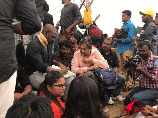  రాజకీయాల్లోకి : 