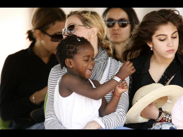  అనాధలను మీరు ఆదుకోండి