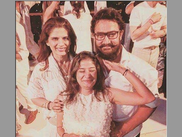 తెల్లటి దుస్తులతో పార్టీ మిలమిల..