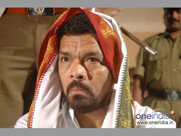 చిరు సినిమా 150 కోట్లు, బాలయ్య సినిమా గురించి తెలియదు