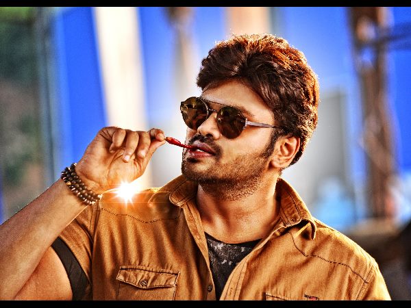  తారాగణం