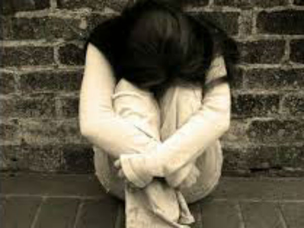 నాలుగో నిందితుడు కొంతదూరం వెళ్ళాక మరికొందరు కార్లోకి