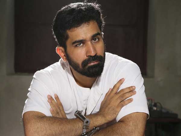 రెండు విభిన్నమైన పాత్రల్లో 