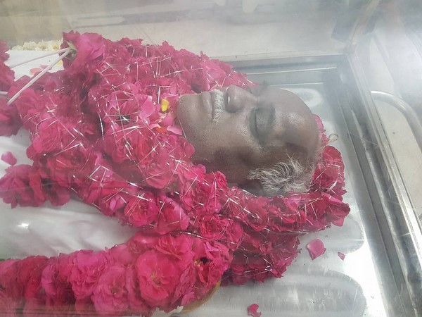 శుక్రవారం రాత్రి గుండెపోటుతో కన్నుమూత