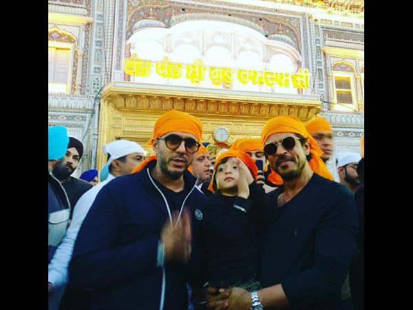  Shah Rukh Khan visited Swarna Temple with his son Abram