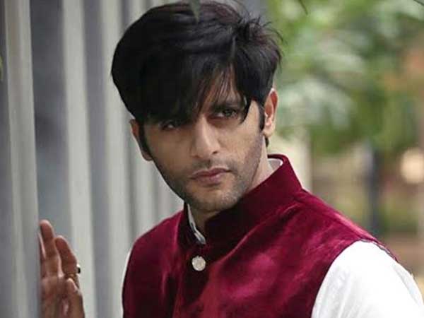 ట్రక్కును తప్పించబోయి