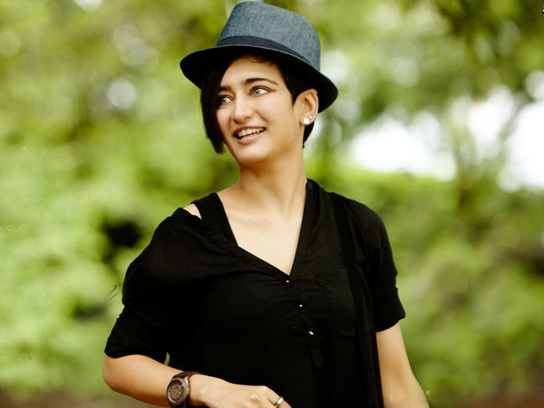 నాన్న స్వయంగా గుండు గీసారు..