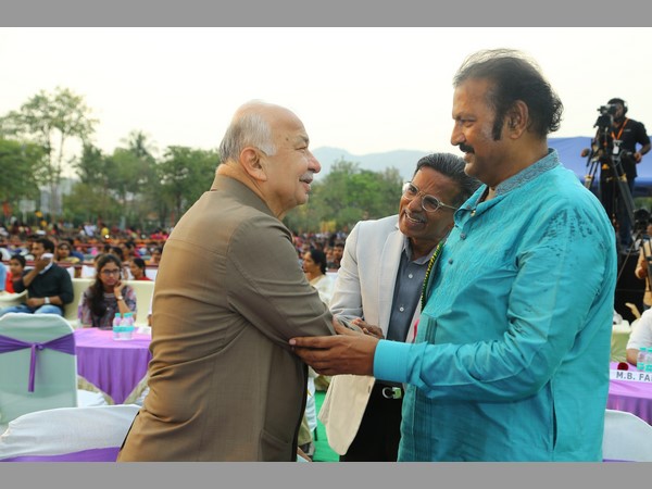 సమాజం చాలా ఇచ్చింది