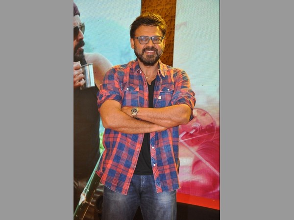 మొత్తం స్క్రిప్టు ఎప్పుడూ చదవలేదు