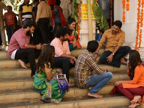 అధికారులు, పోలీసులకు మామూళ్లు