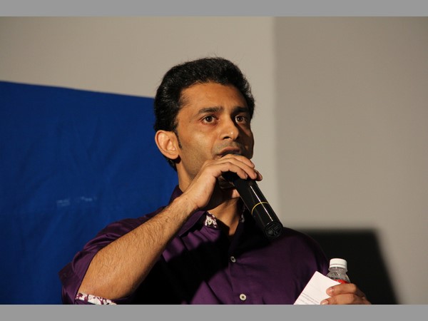 మిణుగురులు మన ఇండస్ట్రీలో కమర్షియల్ థాట్ కాదు, ఖచ్చితంగా హిట్ అవుతుందీ అని చెప్పలేని సబ్జెక్ట్ కదా.., మొదటి సినిమా నే ఇలంటి సబ్జెక్ట్ మీద చేయాలని ఎలా అనిపించింది?