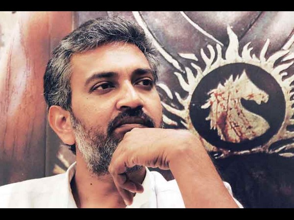 కూతురు కౌగిలించుకొని కంటతడి..