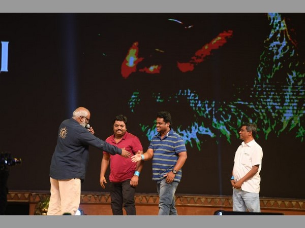 టాలీవుడ్ కాలర్ ఎగరేసింది