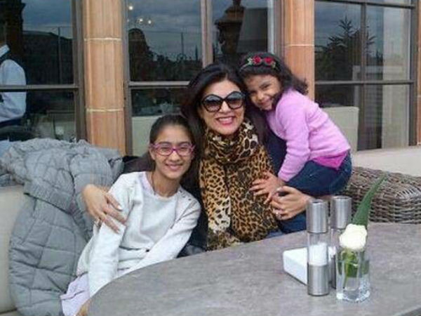 చిన్న కూతురు అలీసాతో